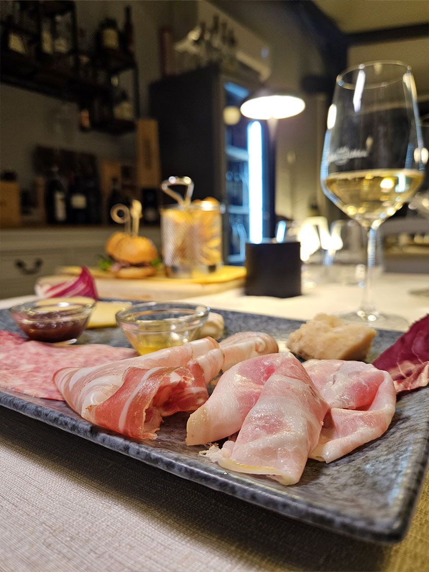 Gustosi antipasti stagionali rivisitati della cucina piemontese